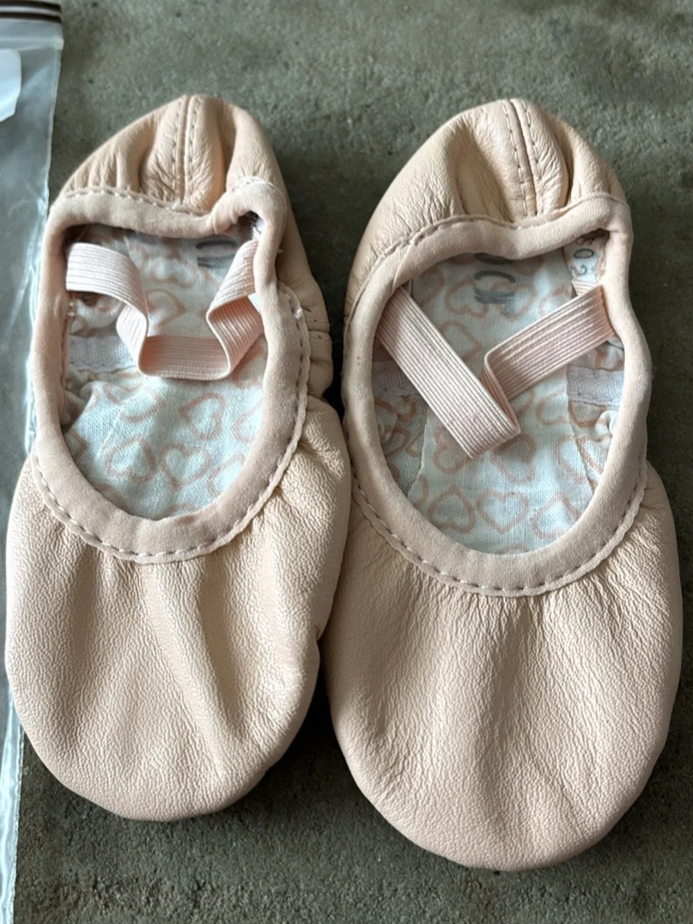 Toddler blotch bell belly slipper size 8.5 A-4
